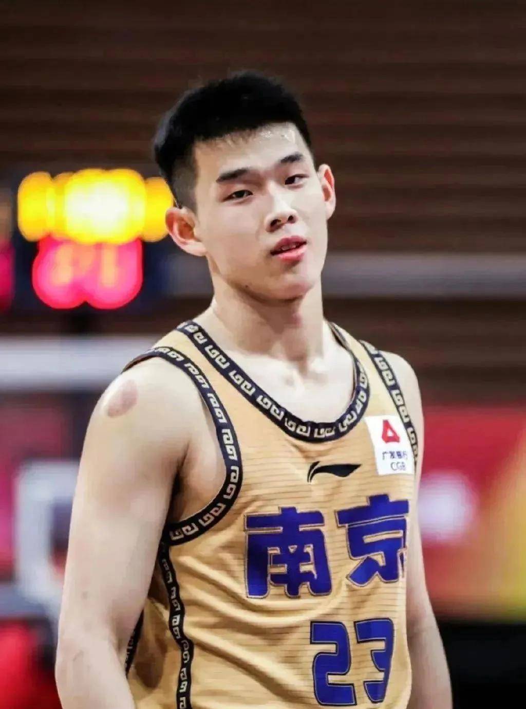 关于里程碑夜！江苏男篮外线爆发，NBA季后赛集结日刷纪录，悬念犹存，阵容厚度经受考验的信息